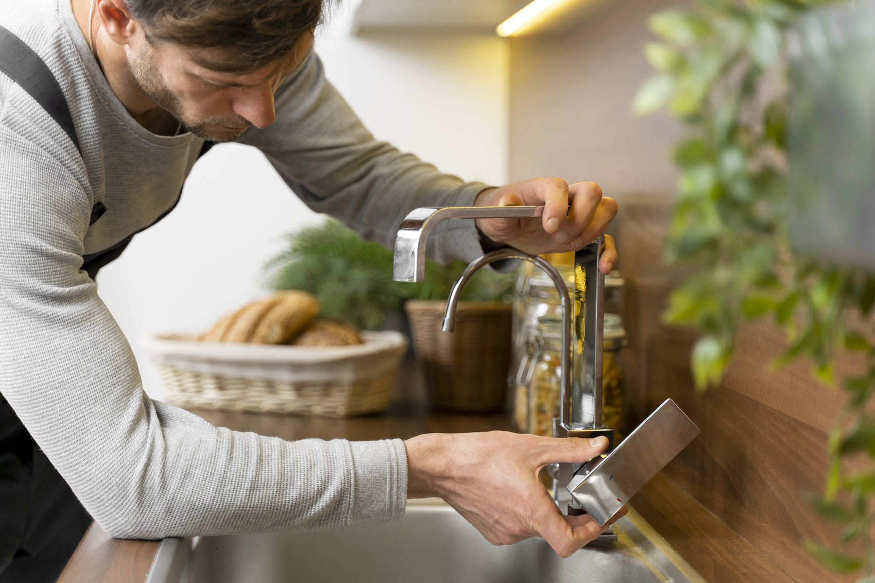 How to Change a Kitchen Tap in 8 Simple Steps